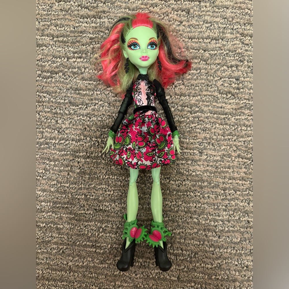 Venus McFlyTrap - Gloom & Bloom Monster High Doll